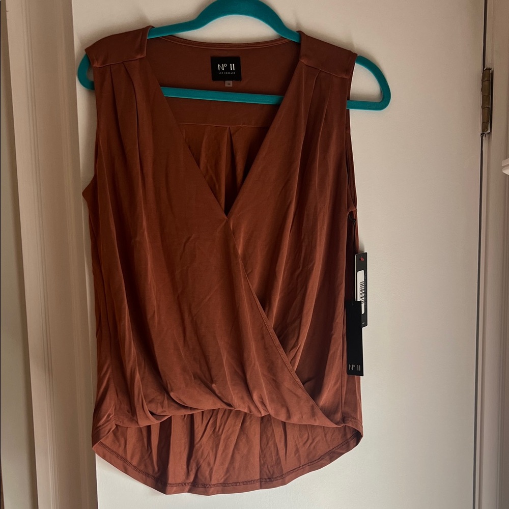 No Boundaries Women's Sleeveless Wrap Blouse - Brown